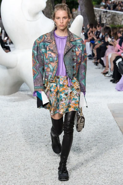 Look 24